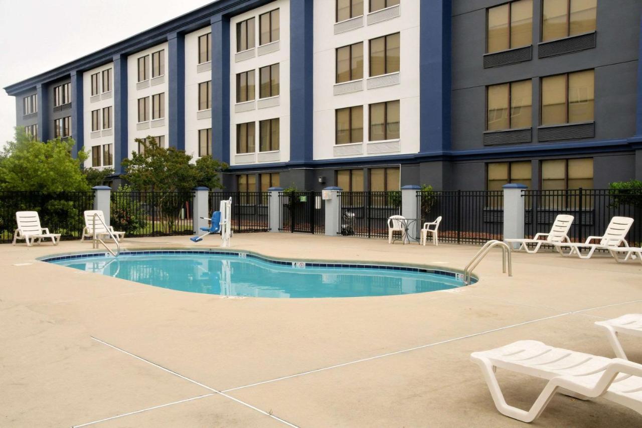 Clarion Pointe Jacksonville Near Camp Lejeune Εξωτερικό φωτογραφία